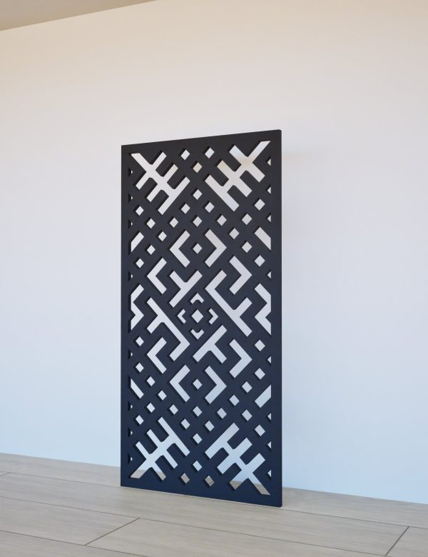 Melns Dekoratīvs sienas panelis LRZ01 ar režģveida frēzējumu – 600x1200 mm Sānskats