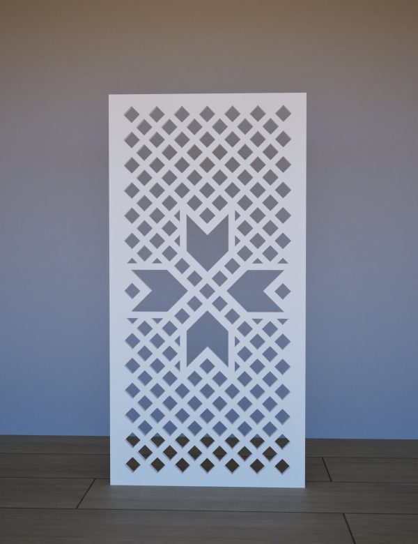 Balts Dekoratīvs sienas panelis LRZ03 ar strukturētu grafisku rakstu – 600x1200 mm pretskats