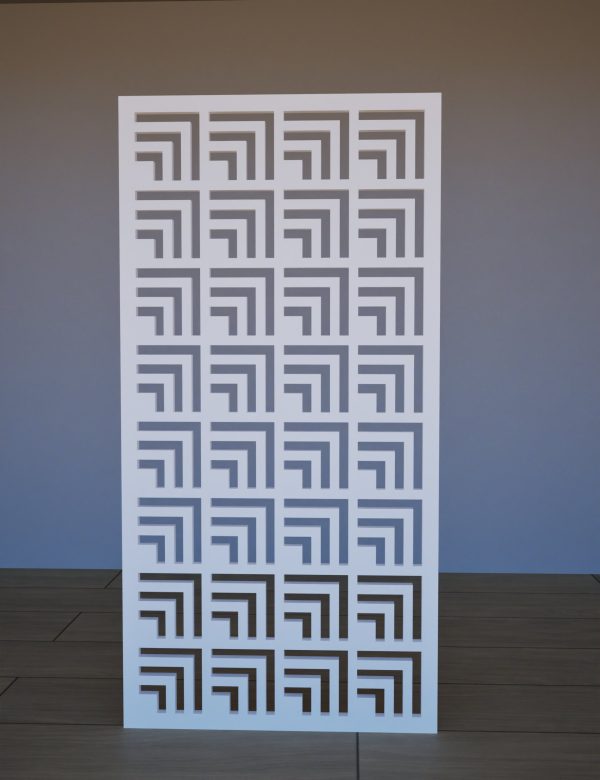 Balts Dekoratīvs MDF sienas panelis Angle ar ģeometrisku 3D reljefu pretskats